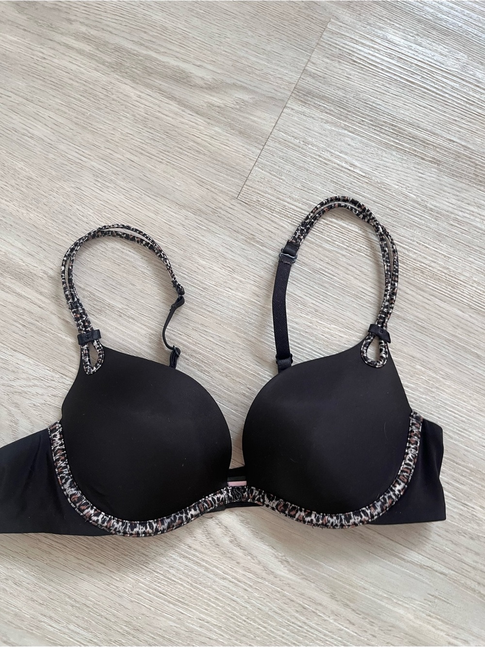 Victorias Secret Black Leopard Print Padded Push Up Bra 34A